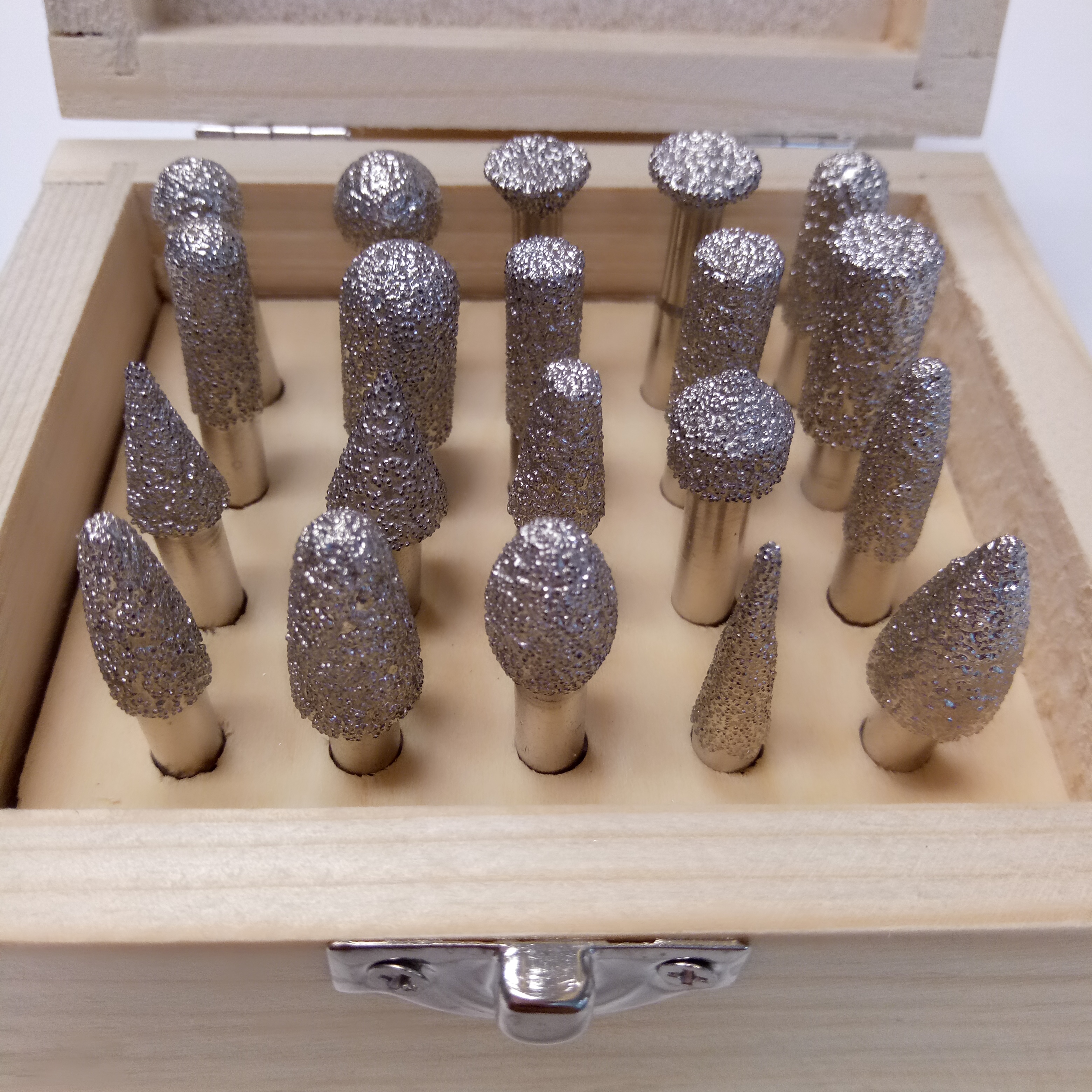 20 PCs Steinschnitzereiwerkzeuge Vakuum, gefärbte Diamantmontagepunkte für Granitmarmor gesetzt